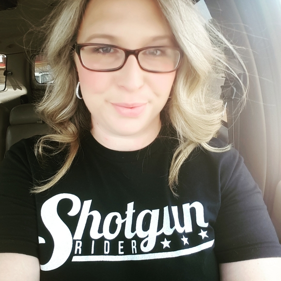 Meet your Posher, Michelle - Picture 2 of 6